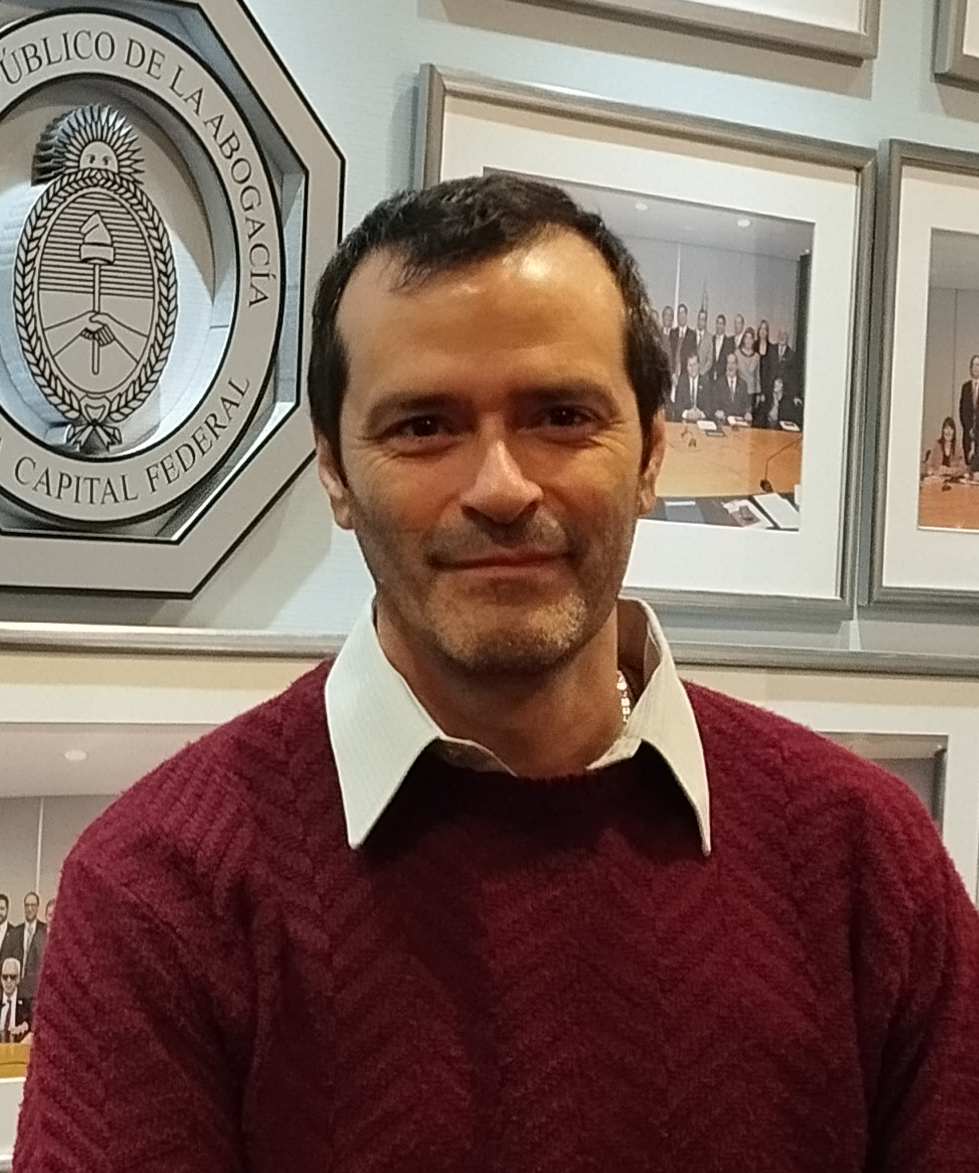 Dr. Martín Bernhardtt